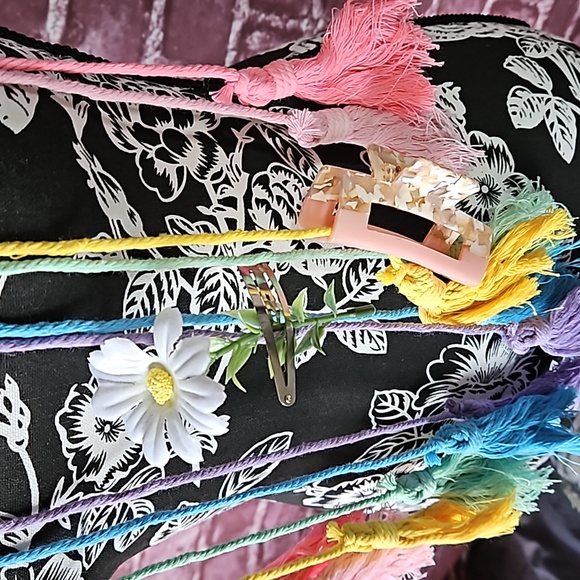 Rainbow Girls Hair Accessory Wall Hanging Decor New in Pkg - Picture 2 of 8